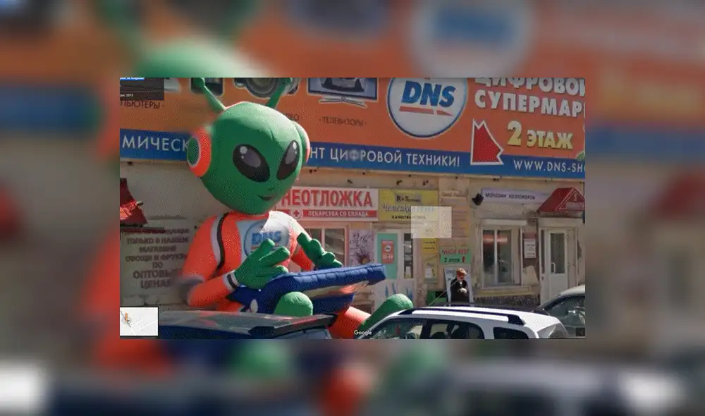Google Maps: recorre calle en Rusia y descubre un gigantesco muñeco de alien [FOTOS]