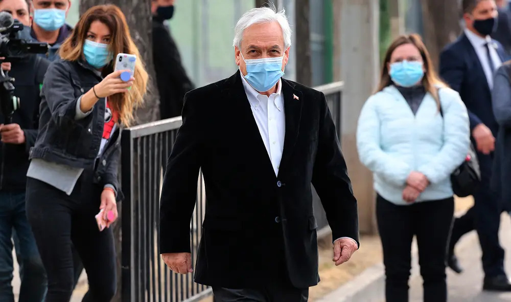 Sebastián Piñera, presidente de Chile, a la salida de su local de votación por el plebiscito del domingo 25 de octubre. Foto: EFE