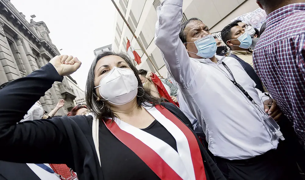 El dato. Rocío Silva-Santisteban lideraba una lista que, en teoría, era de consenso. Sin embargo, los resultados finales arrojaron otra cosa, por incongruencias de Acción Popular y APP. Foto: Antonio Melgarejo/La República El dato. Rocío Silva-Santisteban lideraba una lista que, en teoría, era de consenso. Sin embargo, los resultados finales arrojaron otra cosa, por incongruencias de Acción Popular y APP. Foto: Antonio Melgarejo/La República