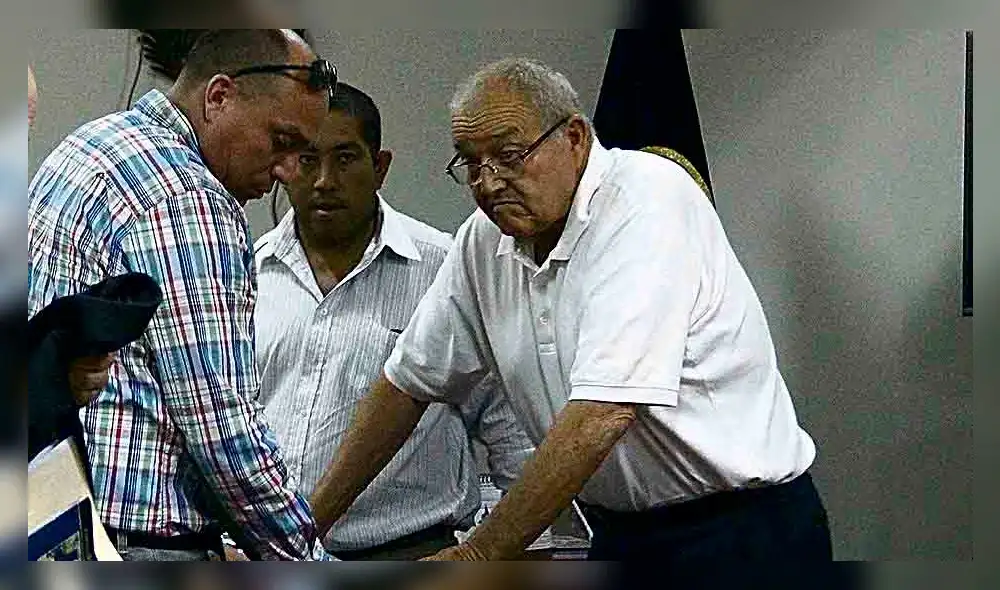 Libre. Chocano tiene 75 años de edad. No irá a prisión.