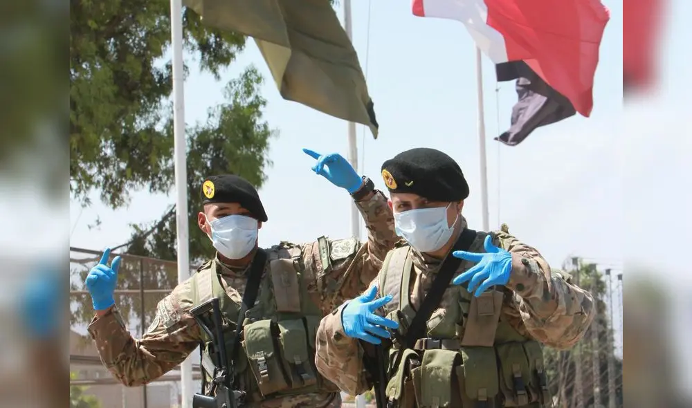 Cabo José Luis Páucar y soldado Kem Ortiz en el cuartel de la Primera Brigada de Fuerzas Especiales del Ejército Peruano. Fotografía: Verónica Calderón Cabo José Luis Páucar y soldado Kem Ortiz en el cuartel de la Primera Brigada de Fuerzas Especiales del Ejército Peruano. Fotografía: Verónica Calderón