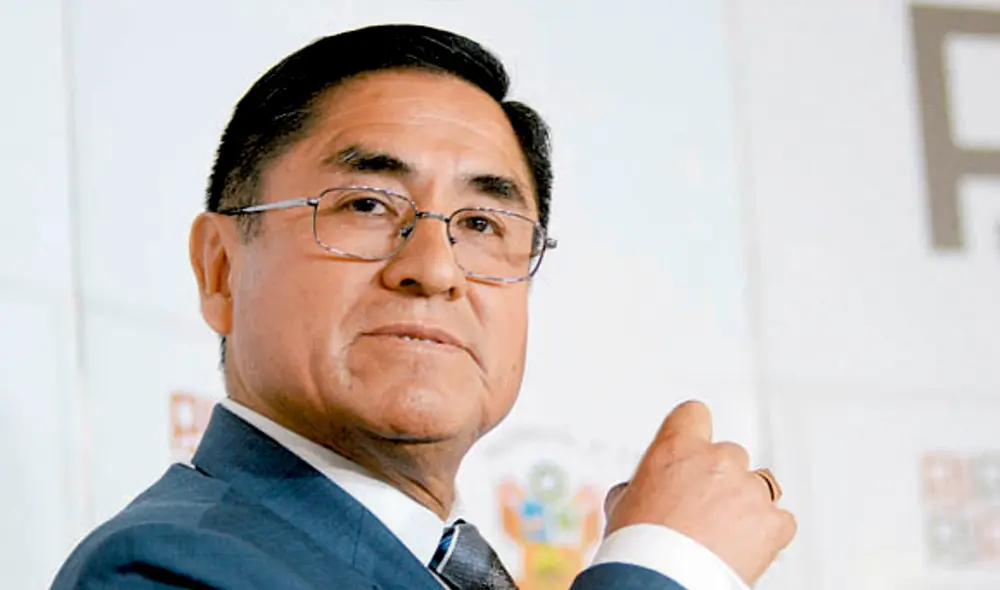 César Hinostroza César Hinostroza