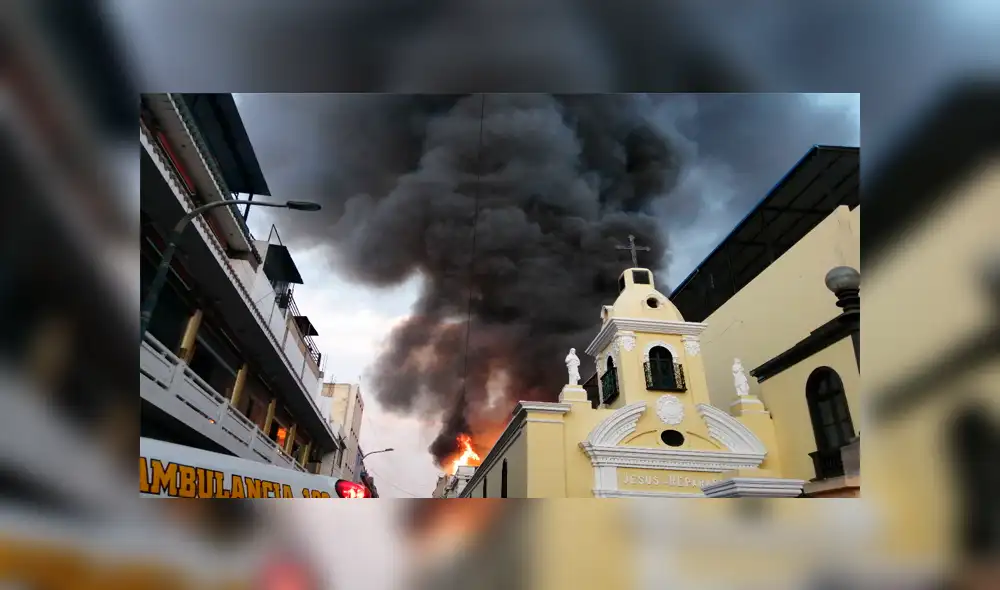 Incendio en Mesa Redonda: Bomberos y PNP informan que no hay heridos ni atrapados 