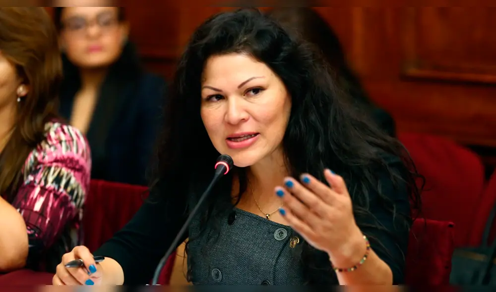 Yesenia Ponce se pronuncia sobre audios donde presume cercanía con Martín Vizcarra Yesenia Ponce se pronuncia sobre audios donde presume cercanía con Martín Vizcarra