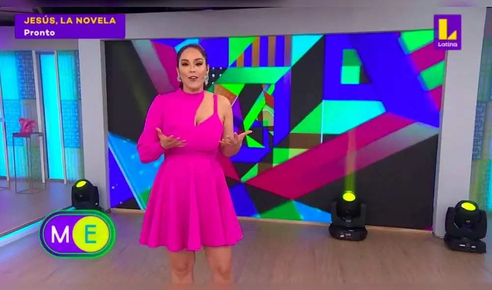 La esposa de Ezio Oliva apareció en el set al ritmo de una conocida canción de ’El alfa’. | Foto: Captura Latina