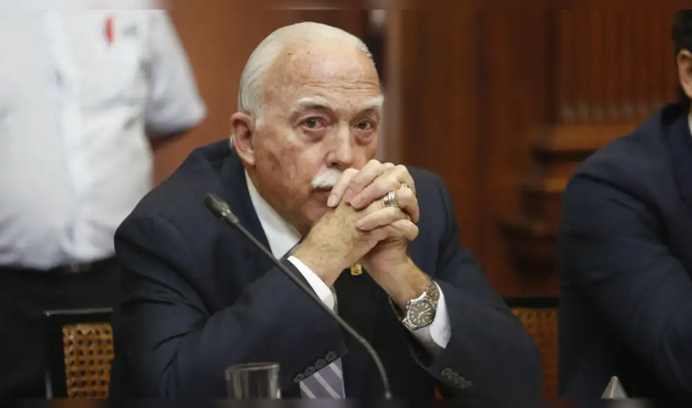 Carlos Tubino aclara que "no abandonará el barco" de Fuerza Popular