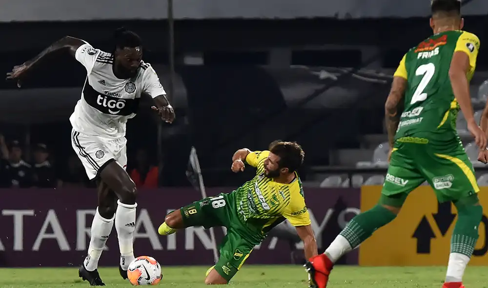 Club Olimpia de Paraguay rescindió contrato de Emmanuel Adebayor. (FOTO: AFP). Club Olimpia de Paraguay rescindió contrato de Emmanuel Adebayor. (FOTO: AFP).