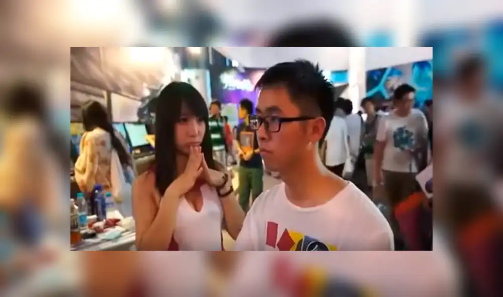 Video es viral en Facebook. Un grupo de chicas rodeó a un joven para que pierda su juego; sin embargo, el 'gamer’ ni se inmutó con su presencia. Foto: Captura. Video es viral en Facebook. Un grupo de chicas rodeó a un joven para que pierda su juego; sin embargo, el 'gamer’ ni se inmutó con su presencia. Foto: Captura.