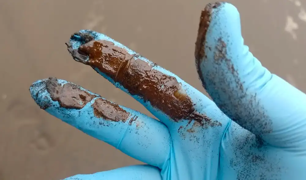 Las fotos y videos obtenidas por la entidad demuestran las manchas oscuras y el agua contaminada. Foto: OEFA