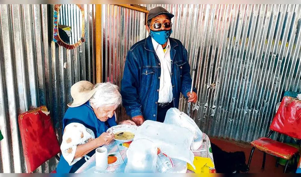 invidentes. Ellos radican en una comunidad localizada en Paucarpata, sobreviven con las ollas comunes que organizan a diario. invidentes. Ellos radican en una comunidad localizada en Paucarpata, sobreviven con las ollas comunes que organizan a diario.