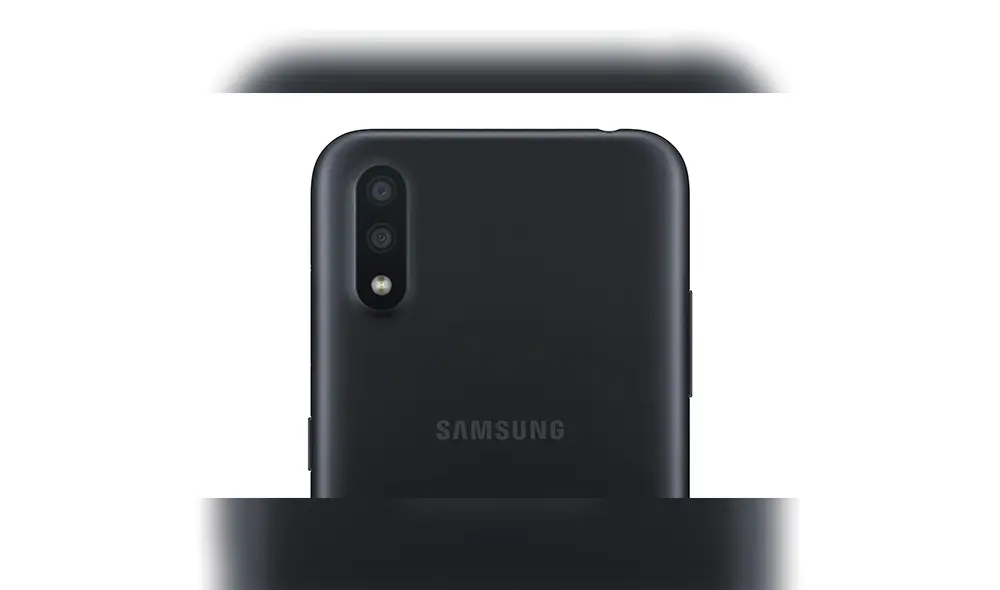 El Samsung Galaxy A01 cuenta con doble cámara trasera de 13 MP + 2 MP.