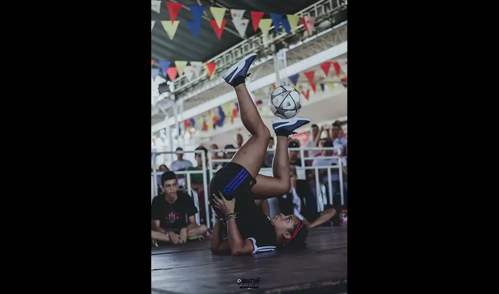 Mishell Loli: de practicar freestyle fútbol en los semáforos a representar al Perú en el torneo más importante. Foto: @moonchildvisual Mishell Loli: de practicar freestyle fútbol en los semáforos a representar al Perú en el torneo más importante. Foto: @moonchildvisual