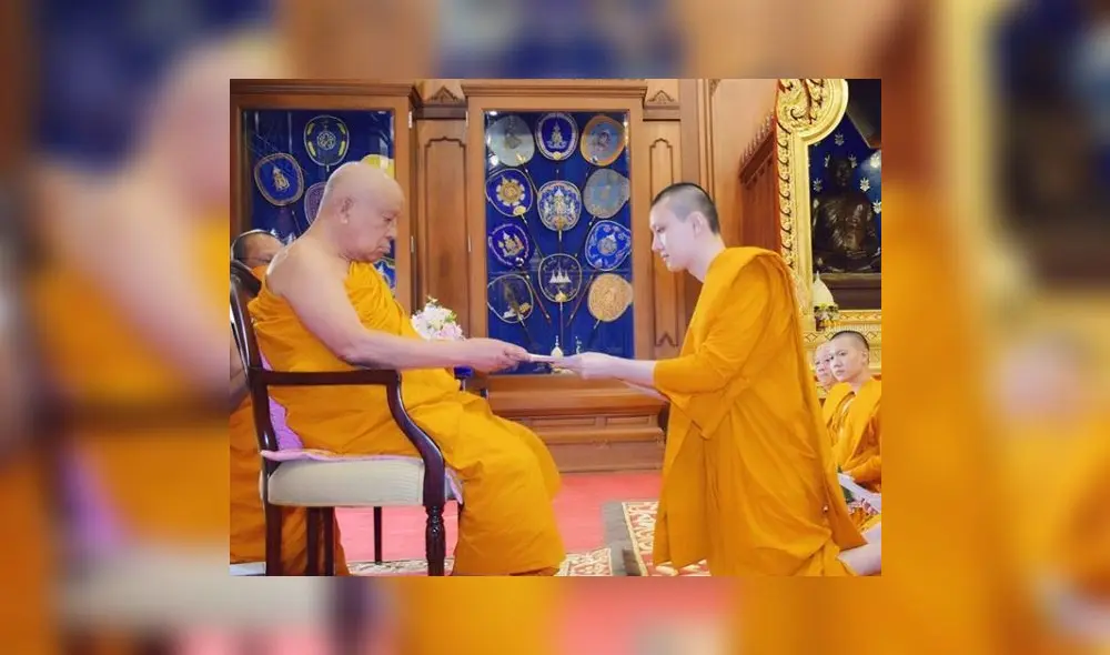 A través de Instagram, el artista tailandés comparte su estancia en un monasterio budista.