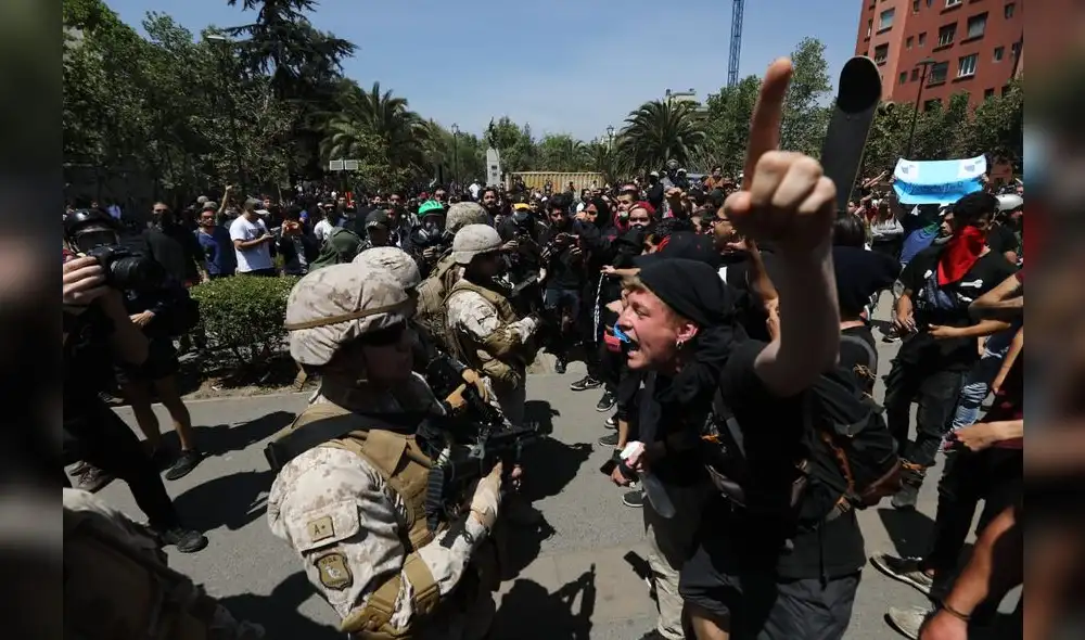 Las fotos que reflejan un Chile en crisis y colapsado por la violencia. Fotos: Jorge Cerdán Las fotos que reflejan un Chile en crisis y colapsado por la violencia. Fotos: Jorge Cerdán