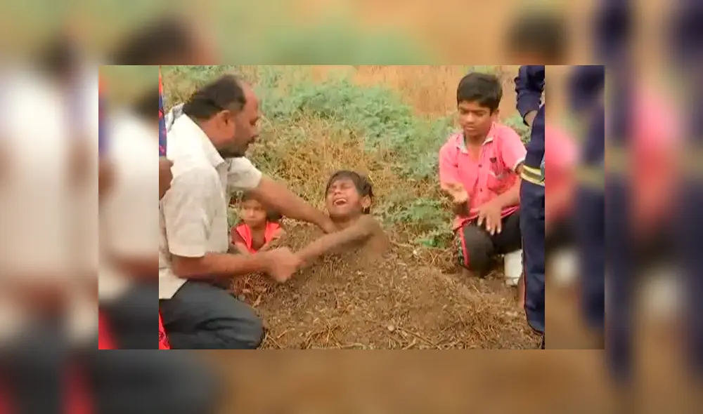 Padres entierran a sus hijos con discapacidad durante eclipse solar para ‘curarlos’ en extraño ritual [VIDEO]