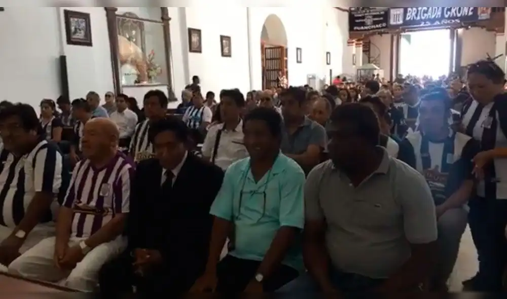 Alianza Lima: hinchas participan en misa en honor a los Potrillos [VIDEO]