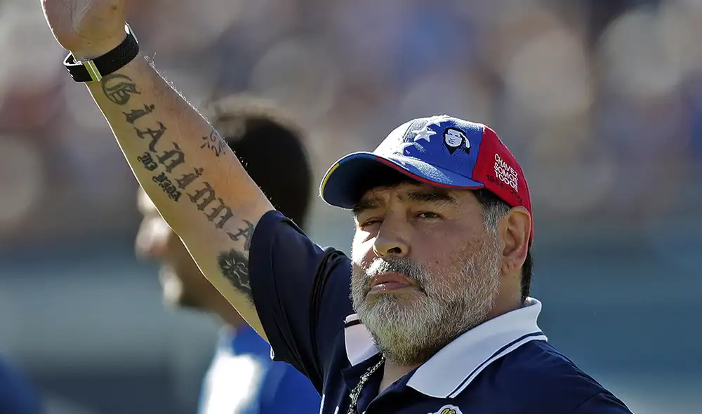 Diego Armando Maradona, técnico de Gimnasia y Esgrima de la Plata, hizo un repaso sobre su vida en divertida entrevista a TyC Sports y reveló el día que se lo llevaron los ovnis. Diego Armando Maradona, técnico de Gimnasia y Esgrima de la Plata, hizo un repaso sobre su vida en divertida entrevista a TyC Sports y reveló el día que se lo llevaron los ovnis.