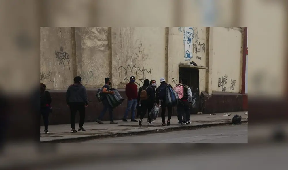 Ambulantes se desplazan por las principales avenidas de Gamarra. Créditos: Flavio Matos. Ambulantes se desplazan por las principales avenidas de Gamarra. Créditos: Flavio Matos.