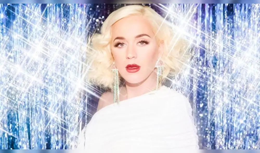 Sin embargo, el momento más gracioso llegó cuando Katy Perry mostró una original prenda que mandó a hacer especialmente para su primogénita. | Foto: Instagram Sin embargo, el momento más gracioso llegó cuando Katy Perry mostró una original prenda que mandó a hacer especialmente para su primogénita. | Foto: Instagram