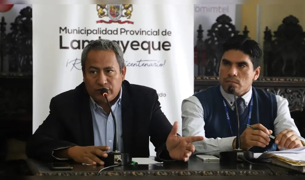 Alcalde y Consejo municipal informan sobre proyecto de residuos sólidos.