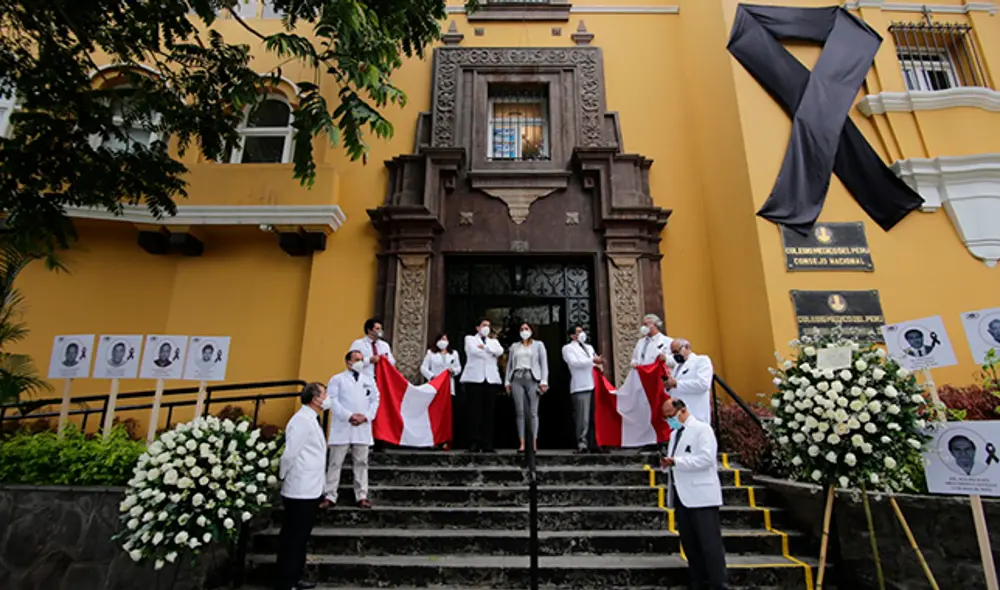 Médicos fallecidos luchando contra el COVID-19 / Fotos: John Reyes Médicos fallecidos luchando contra el COVID-19 / Fotos: John Reyes