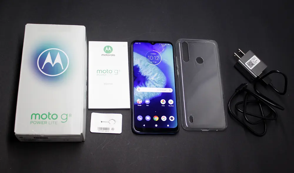 Todos los componentes que incluye la caja del Moto G8 Power Lite. | Foto: Carol Larrain Todos los componentes que incluye la caja del Moto G8 Power Lite. | Foto: Carol Larrain