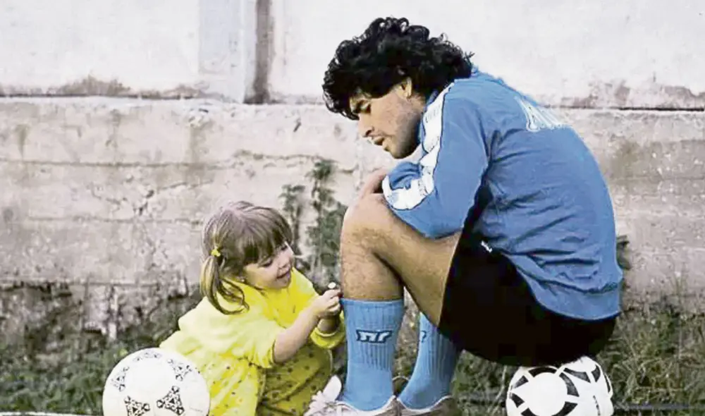 El astro argentino al lado de su hija Dalma. La foto fue tomada cuando Diego jugaba en el Napoli. Foto: Instagram Dalma Maradona