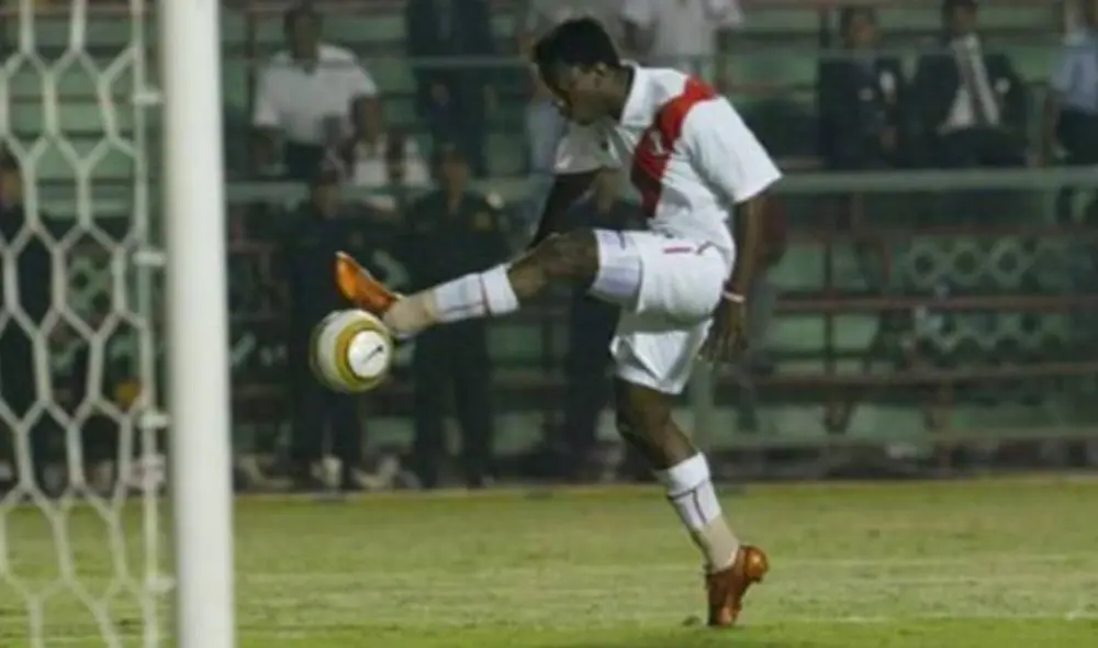 Andrés Mendoza tuvo para colocar el tercer tanto pero falló ante la portería. Foto: Captura Andrés Mendoza tuvo para colocar el tercer tanto pero falló ante la portería. Foto: Captura