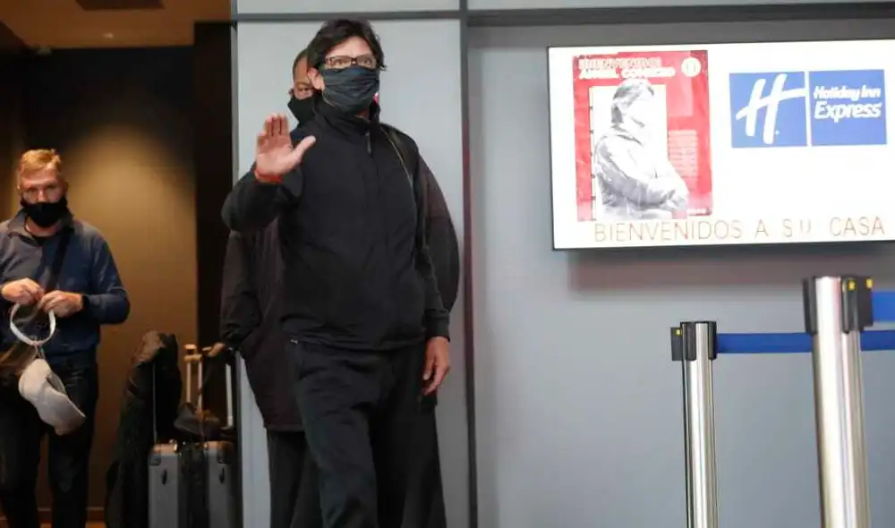 Ángel Comizzo llegó este viernes a Lima y pasará cuarentena en un hotel de San Isidro.| Foto: Antonio Melgarejo