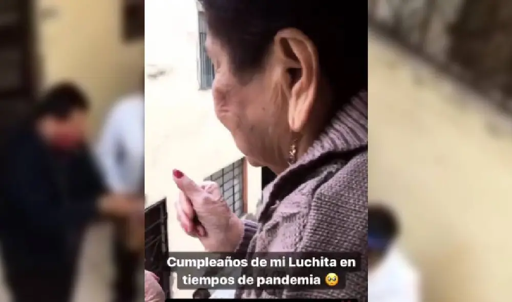 La abuelita bailó al ritmo de la serena por su cumpleaños. Foto: Twitter/@apuenter La abuelita bailó al ritmo de la serena por su cumpleaños. Foto: Twitter/@apuenter