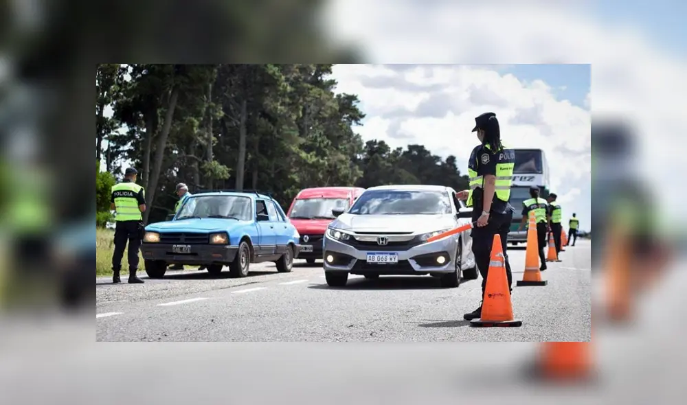 Una oficial de policía denunció a sus dos compañeros de trabajo por abuso sexual cuando asistió a una discoteca el último fin de semana en la localidad balnearia de Valeria del Mar, municipio de Pinamar (Argentina).