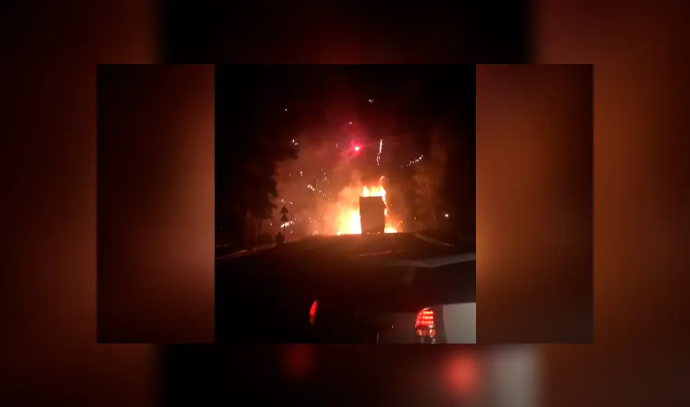 El conductor logró salir ileso y junto a varios testigos vieron el gran espectáculo que ocurría sobre el vehículo. Foto: captura