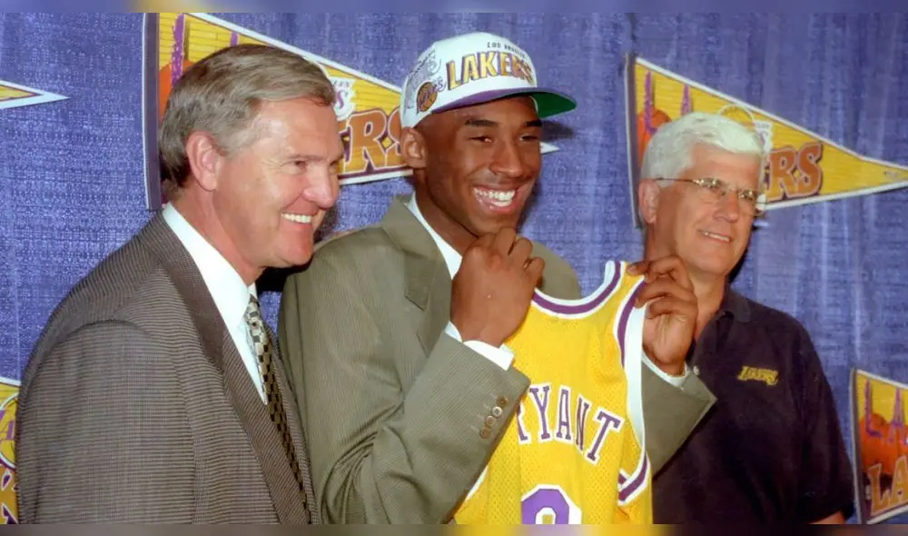 Koby Bryant y Jerry West mantenían un vínculo como de padre e hijo desde su llegada a los Lakers. (Fuente: Wire Image) Koby Bryant y Jerry West mantenían un vínculo como de padre e hijo desde su llegada a los Lakers. (Fuente: Wire Image)