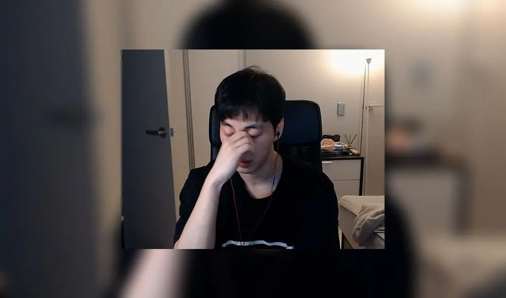 Hongbin pidió disculpas e incluso derramó lágrimas al final, durante una nueva transmisión en Twich. [Captura: AllKpop]