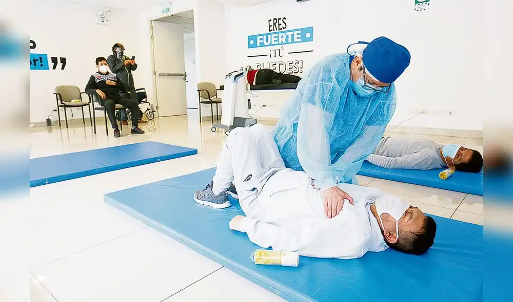 Esfuerzo. El médico Roger Vilcapoma sigue su rehabilitación. Foto: Flavio Matos.