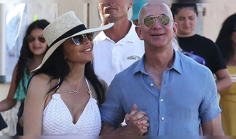 El empresario multimillonario fue descubierto manteniendo una relación clandestina con la presentadora de televisión Lauren Sánchez. El empresario multimillonario fue descubierto manteniendo una relación clandestina con la presentadora de televisión Lauren Sánchez.