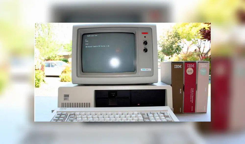 A estas se les asignó las letras A y B, pues comúnmente eran dos (para copiar información de una a otra).