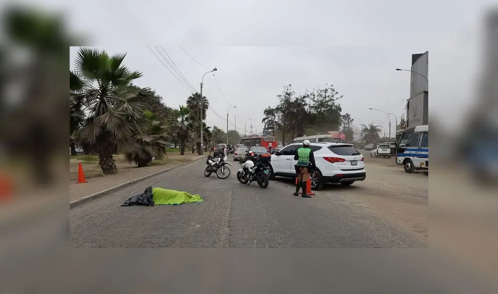 Vecinos se quejaron que el mal estado de las pistas y la falta de semáforos producen constantes accidentes mortales. (Foto: Grace Mora / La República) Vecinos se quejaron que el mal estado de las pistas y la falta de semáforos producen constantes accidentes mortales. (Foto: Grace Mora / La República)