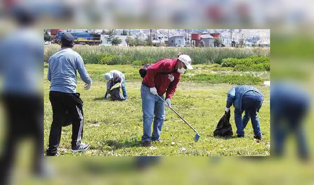 Puno: Sentenciados limpian ribera del lago Titicaca 