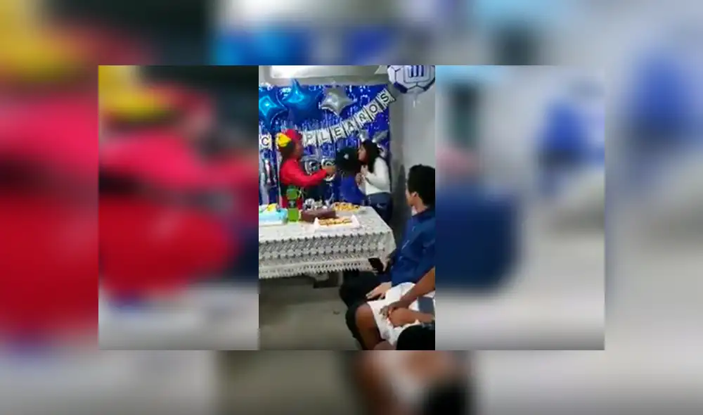 Facebook viral: Torpe payasito comete terrible 'blooper' y arruina fiesta infantil [VIDEO]