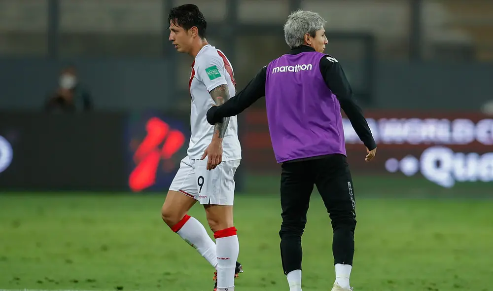 Gianluca Lapadula debutó como titular en la selección peruana ante Argentina. Foto: AFP