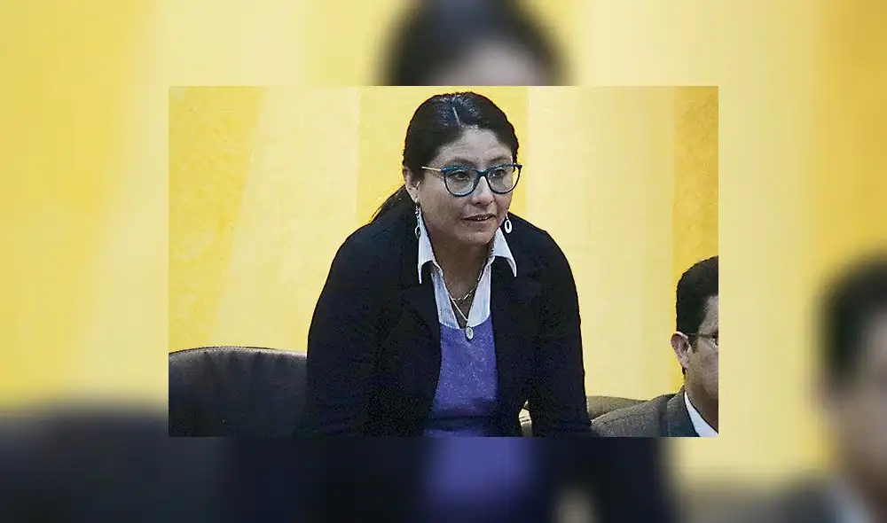 Secretaria Reyna Loayza. Secretaria Reyna Loayza.