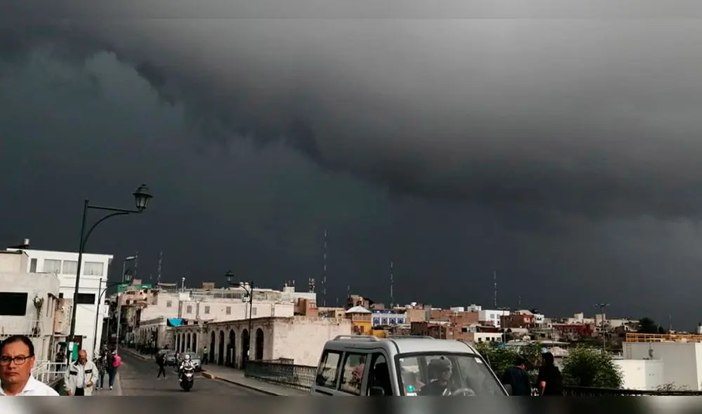Caída de granizada e intensas lluvias activan torrenteras en Arequipa. Caída de granizada e intensas lluvias activan torrenteras en Arequipa.