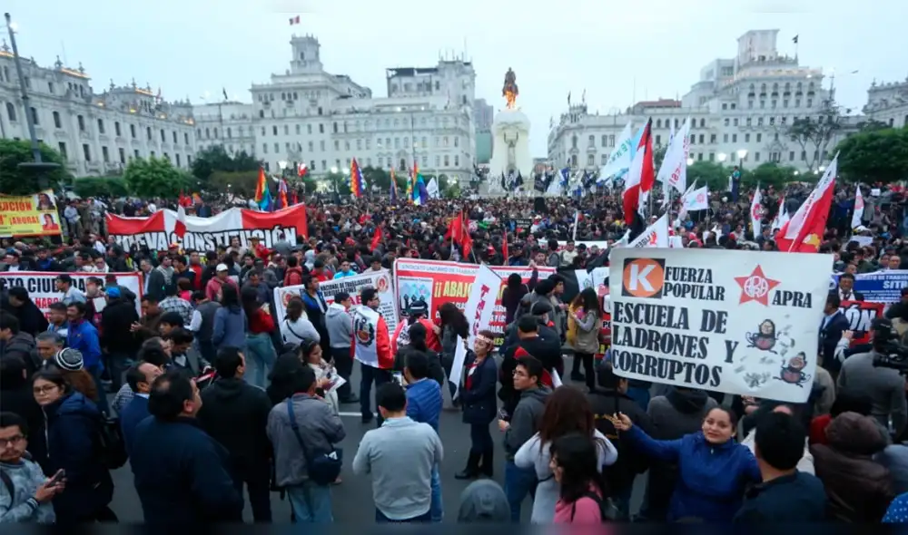 Cuestión de confianza: la ciudadanía marchó en apoyo a las reformas Cuestión de confianza: la ciudadanía marchó en apoyo a las reformas
