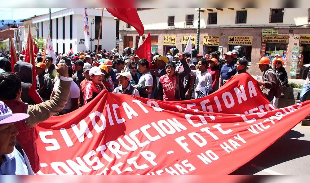 Obreros protestaron contra alza de pasaje urbano en Cusco | Sociedad ...