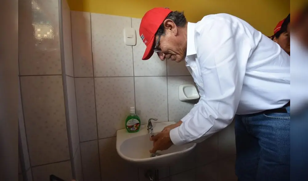Vizcarra enseña a lavarse las manos Vizcarra enseña a lavarse las manos