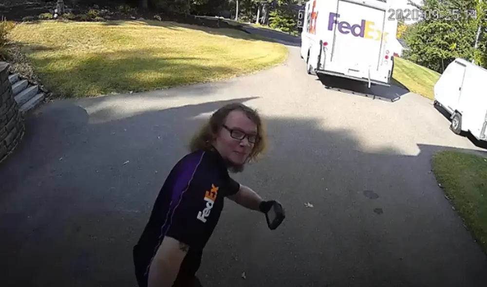 Desliza hacia la izquierda para ver las imágenes del video viral. Foto: Captura de YouTube.