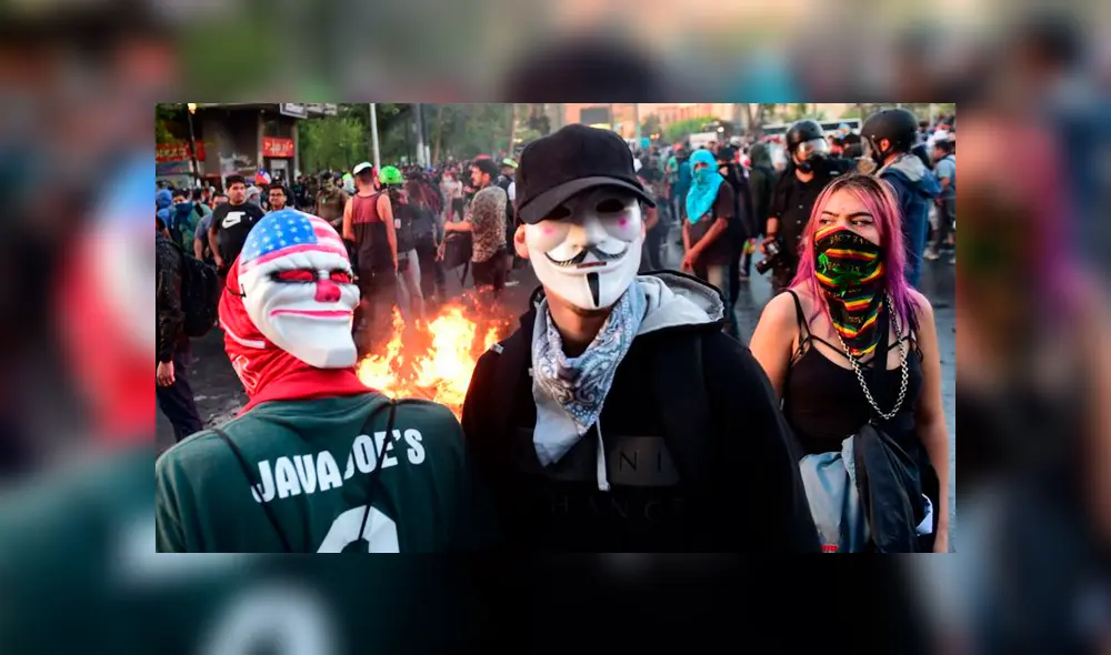 Los chilenos salieron a protestar de una forma peculiar por Halloween. Los chilenos salieron a protestar de una forma peculiar por Halloween.