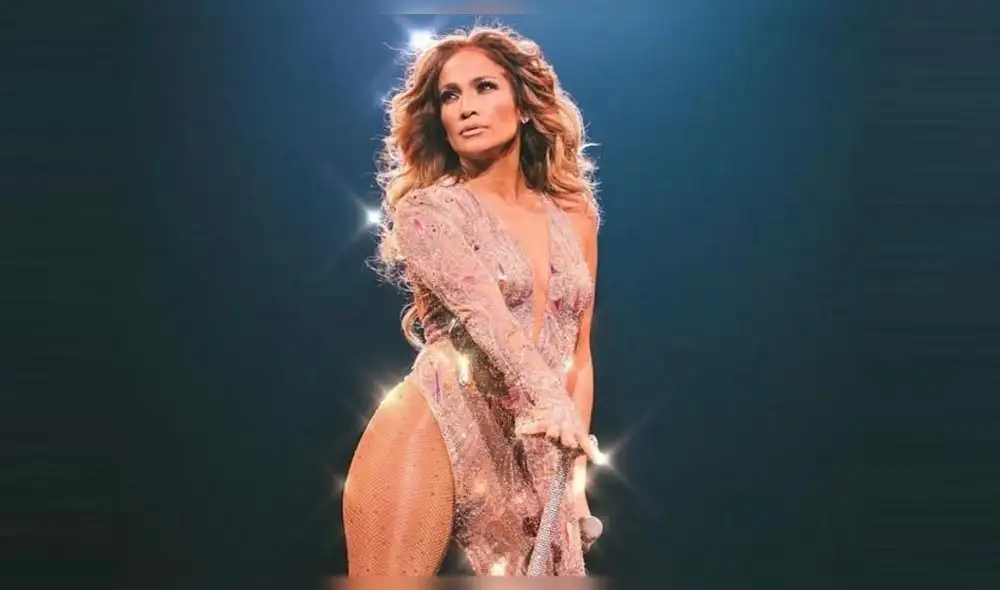 Jennifer Lopez muestra escote en vestido de novia para película. Fuente: Instagram Jennifer Lopez muestra escote en vestido de novia para película. Fuente: Instagram