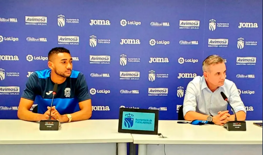 Presentación oficial de Aldair Fuentes con el Fuenlabrada de España. Foto: Twitter Elio Casaretto